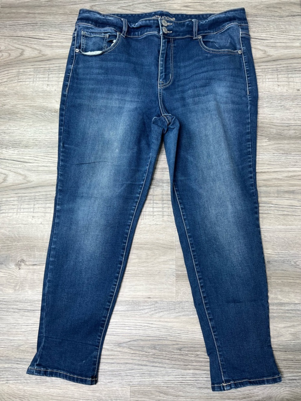 Maurices Double Button High Rise Skinny Jeans in Medium/Dark Wash size 18W
